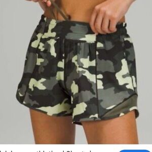 Lululemon Athletica Green Camo hotty hot shorts 4”